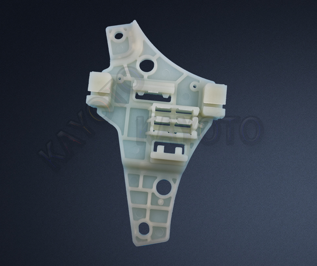 Toyota Corona, Avensis Cam Kriko Plastiği Sol