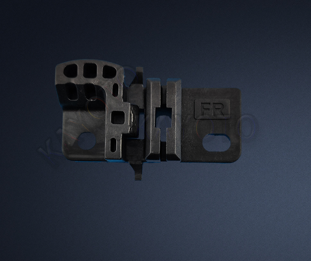 Mitsubishi Canter Cam Kriko Plastiği Sağ FR1