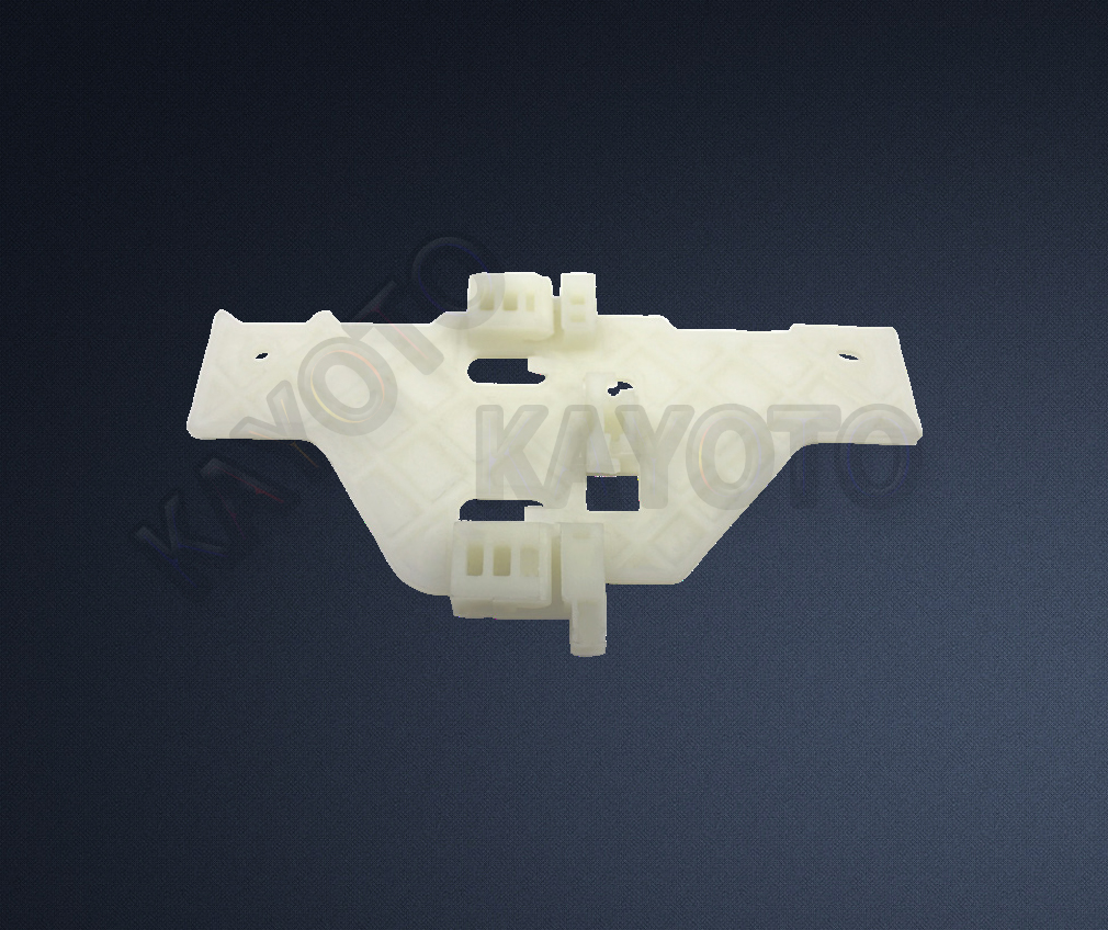 Citroen C4 04-10 Cam Kriko Plastiği Ön Sol