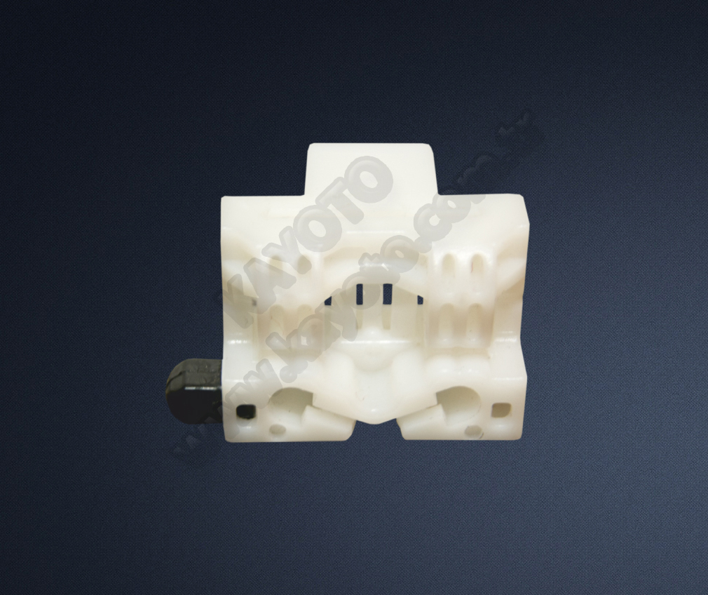 Chevrolet 2010-2014 Cruze Cam Kriko Plastiği Ön Sağ
