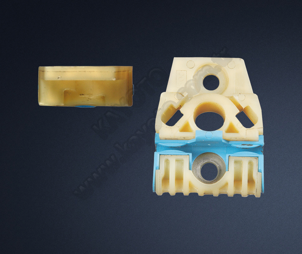 Golf 5-Jetta 2005-2009 Cam Kriko Plastiği Ön Sağ
