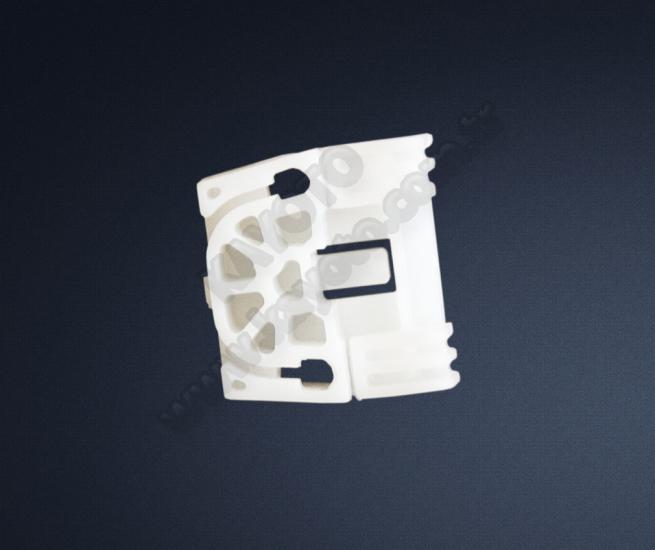 Mercedes C180 2000-2007 Cam Kriko Plastiği Ön Sol