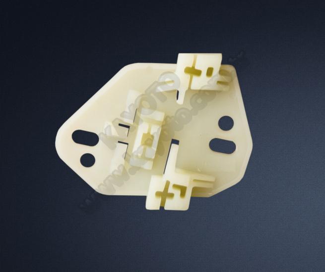 Mercedes Axor 2001-2004 Cam Kriko Plastiği Ön Sağ